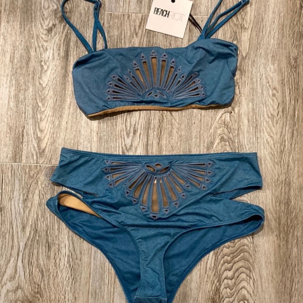 Beach Riot Bikini. Medium and Large - Picture 6 of 11